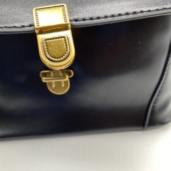 Faux leather trapezoid shoulder bag - Picture 2 of 4